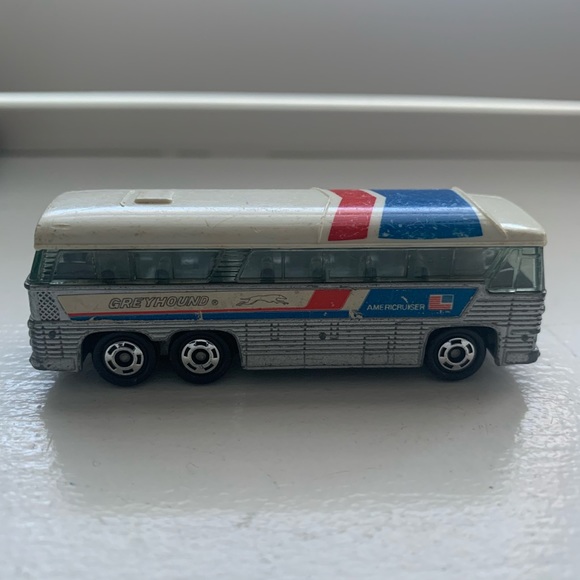 tomica greyhound bus